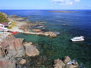 Pleasure boat viewing the bottom of the sea