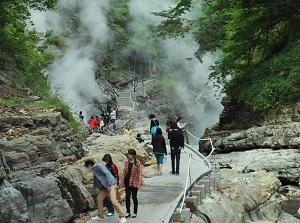 Tourists around Daifuntou