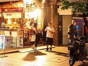 A takeout shop in Dobuita Street