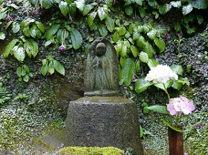 Main gate of Tokeiji