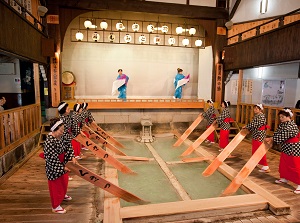 Yumomi show in Netsunoyu