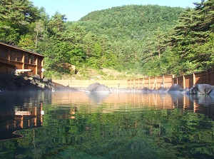 Outdoor bath in Nishi-no-kawara